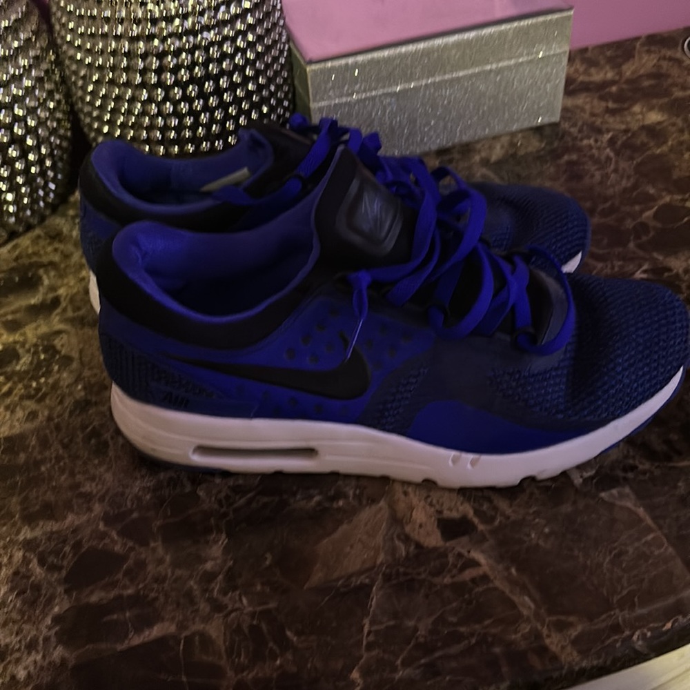 Nike - Picture 3 of 4